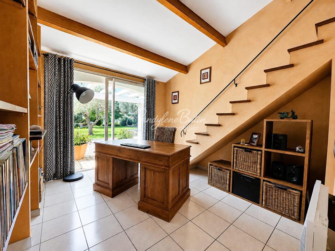 MARAUSSAN Belle propriété avec double garage piscine 10