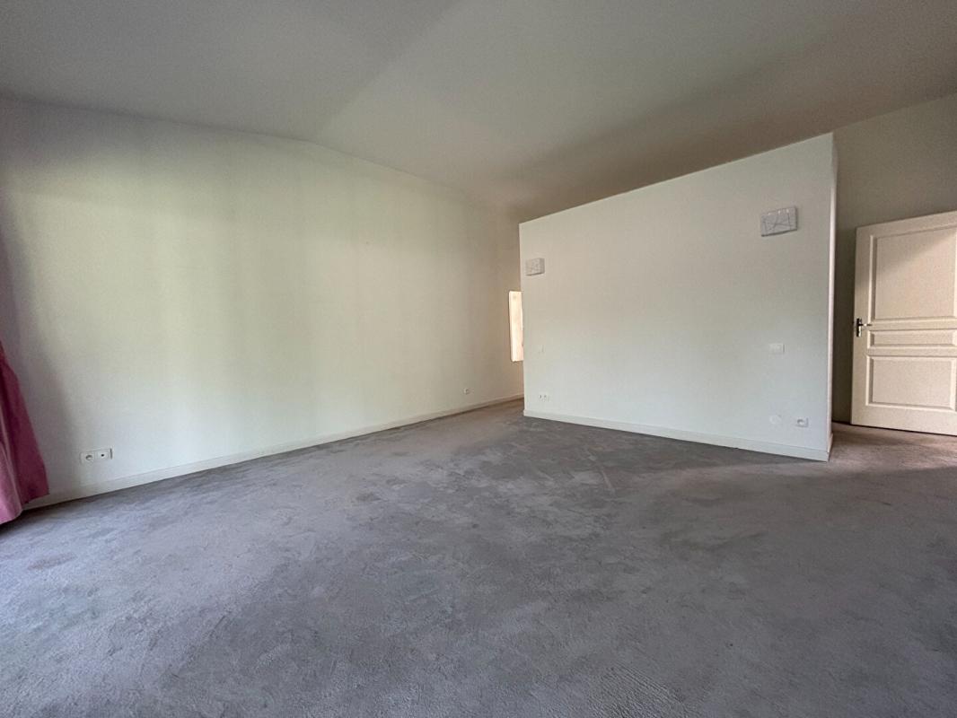 MAILLY-LE-CAMP ensemble  immobilier local commercial + habitation de caractére 6 pièce(s) 210 m2 5