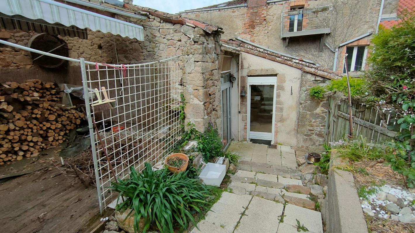 MORTAGNE-SUR-SEVRE Immeuble de rapport Mortagne sur Sevre 6 pièces 160 m2 11