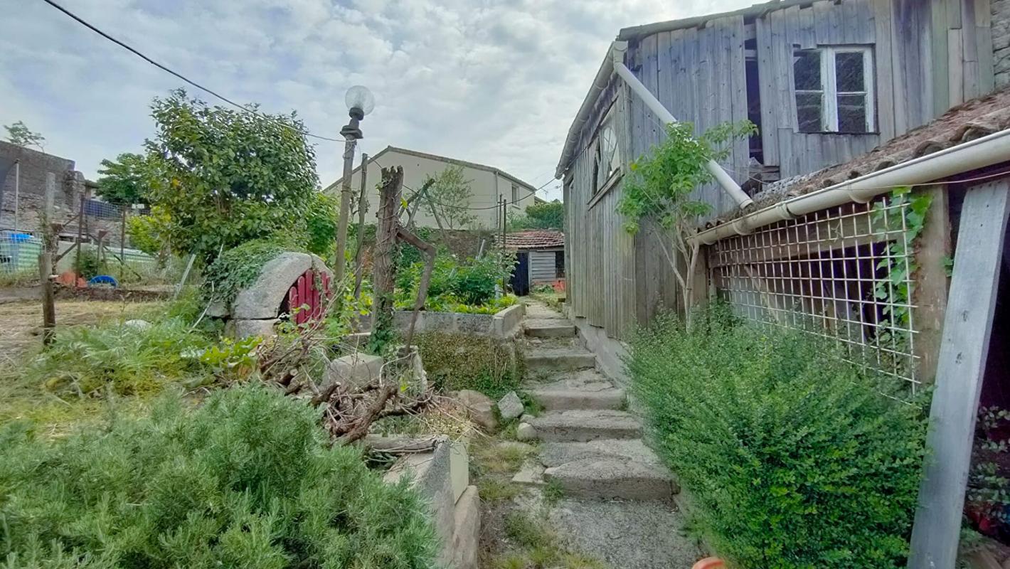 MORTAGNE-SUR-SEVRE Immeuble de rapport Mortagne sur Sevre 6 pièces 160 m2 12