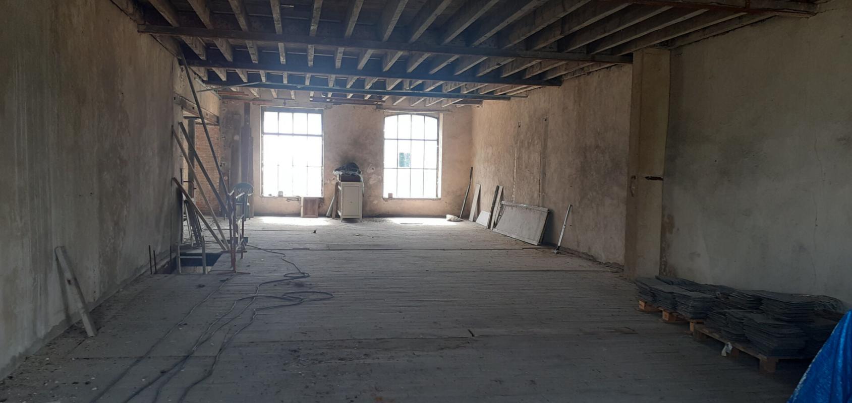 BAUGÉ-EN-ANJOU Loft Bauge En Anjou 1 pièce(s) 240 m2 1