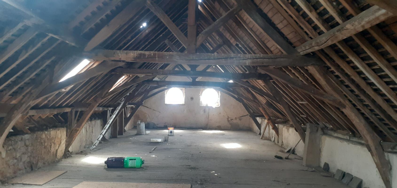 BAUGÉ-EN-ANJOU Loft Bauge En Anjou 1 pièce(s) 240 m2 3