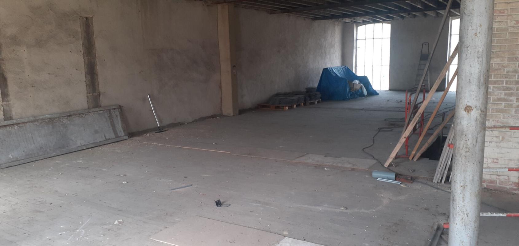 BAUGÉ-EN-ANJOU Loft Bauge En Anjou 1 pièce(s) 240 m2 4