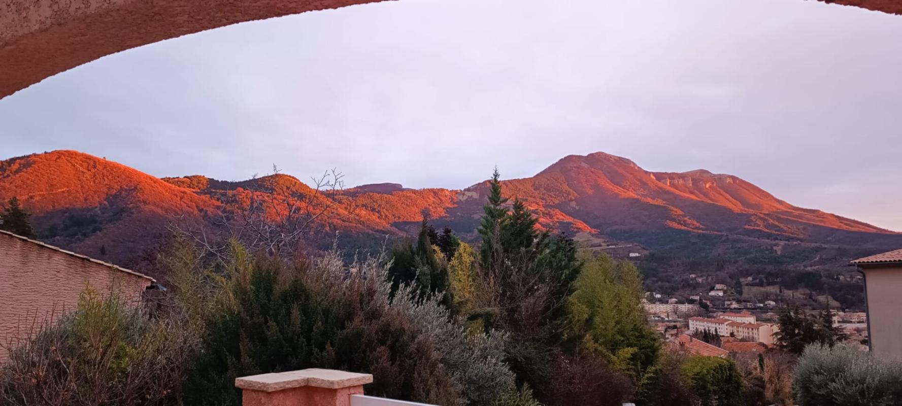 DIGNE-LES-BAINS DIGNE-LES-BAINS ? MAISON FAMILIALE 4 PIÈCES  117 m² ET SON VASTE GARAGE 55 m² m² AVEC VUE DÉGAGÉE SUR LES HAUTEURS 339 000 13