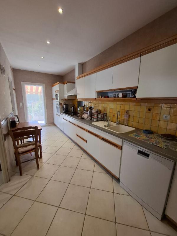 DIGNE-LES-BAINS DIGNE-LES-BAINS ? MAISON FAMILIALE 4 PIÈCES  117 m² ET SON VASTE GARAGE 55 m² m² AVEC VUE DÉGAGÉE SUR LES HAUTEURS 339 000 3