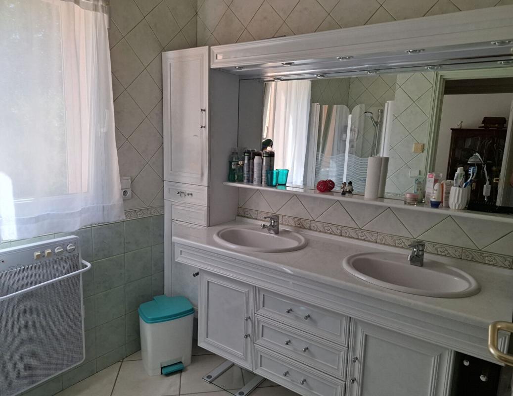 DIGNE-LES-BAINS DIGNE-LES-BAINS ? MAISON FAMILIALE 4 PIÈCES  117 m² ET SON VASTE GARAGE 55 m² m² AVEC VUE DÉGAGÉE SUR LES HAUTEURS 339 000 6
