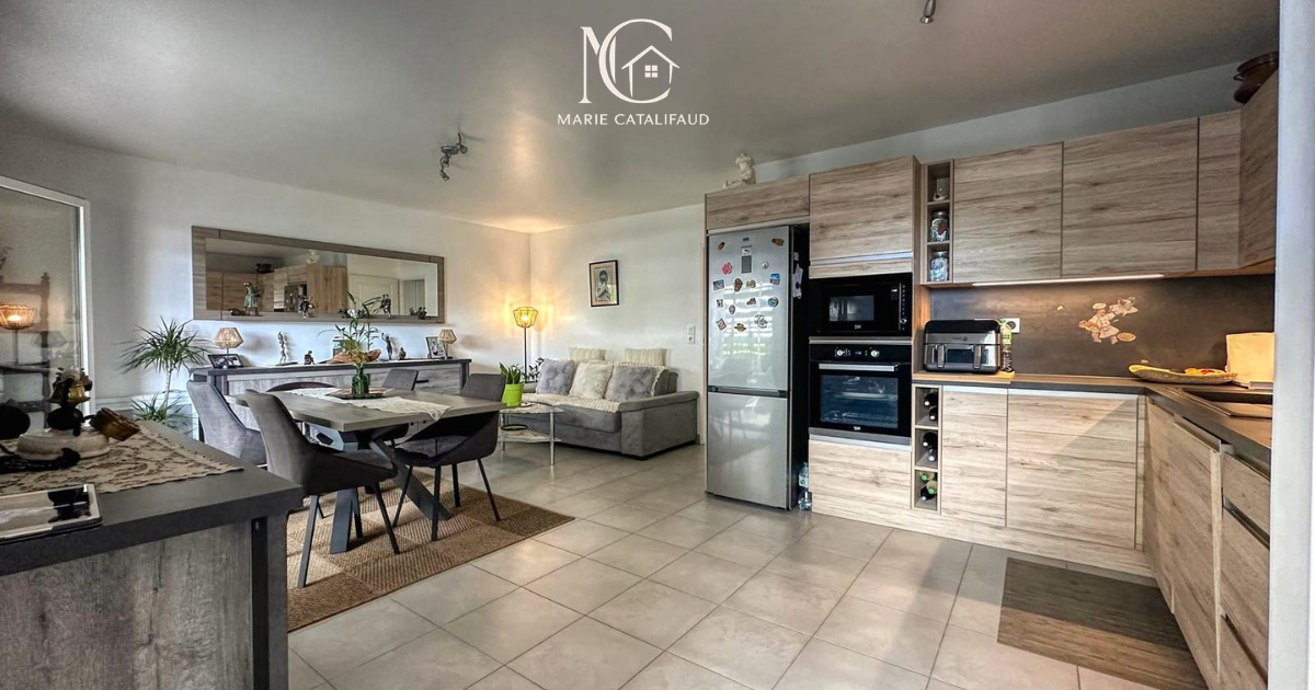 SAINT-RAPHAEL À VENDRE - Charmant 2 pièces de 53 m² avec grande terrasse, PISCINE et parking 3