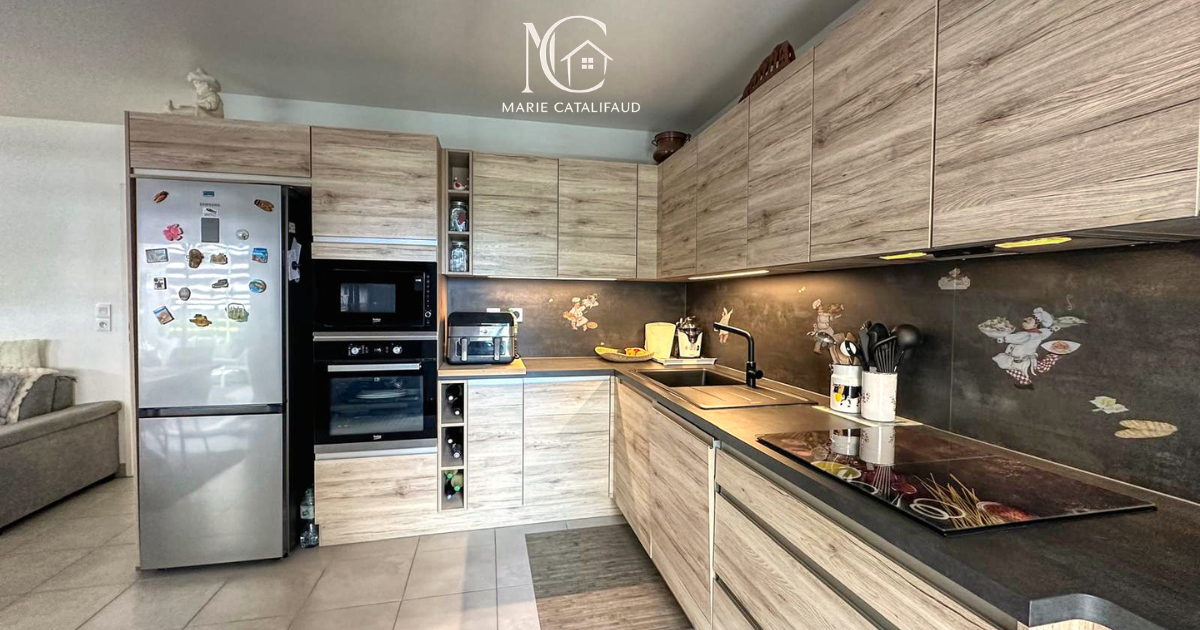 SAINT-RAPHAEL À VENDRE - Charmant 2 pièces de 53 m² avec grande terrasse, PISCINE et parking 4