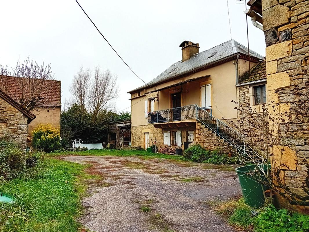 BEAUREGARD Corps de ferme 280 m2 maison et granges 1