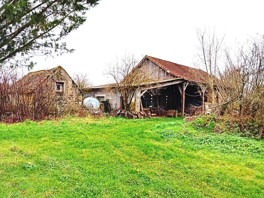 BEAUREGARD Corps de ferme 280 m2 maison et granges 11
