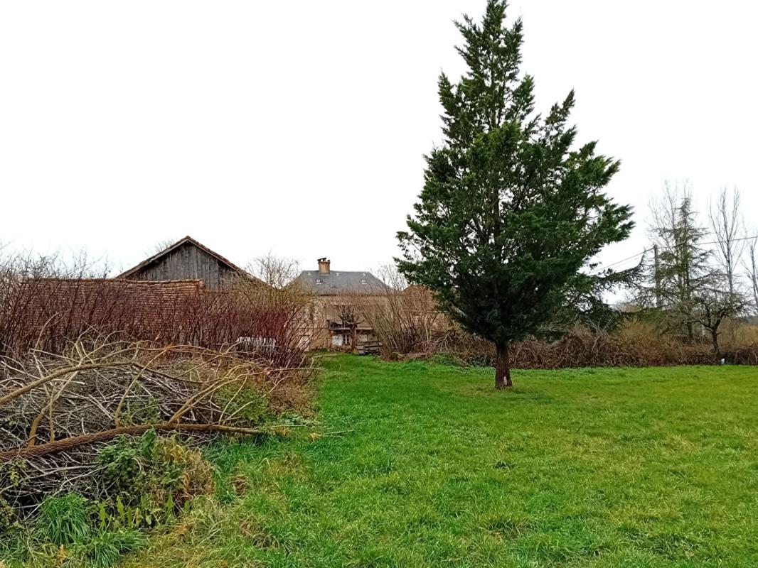 BEAUREGARD Corps de ferme 280 m2 maison et granges 12