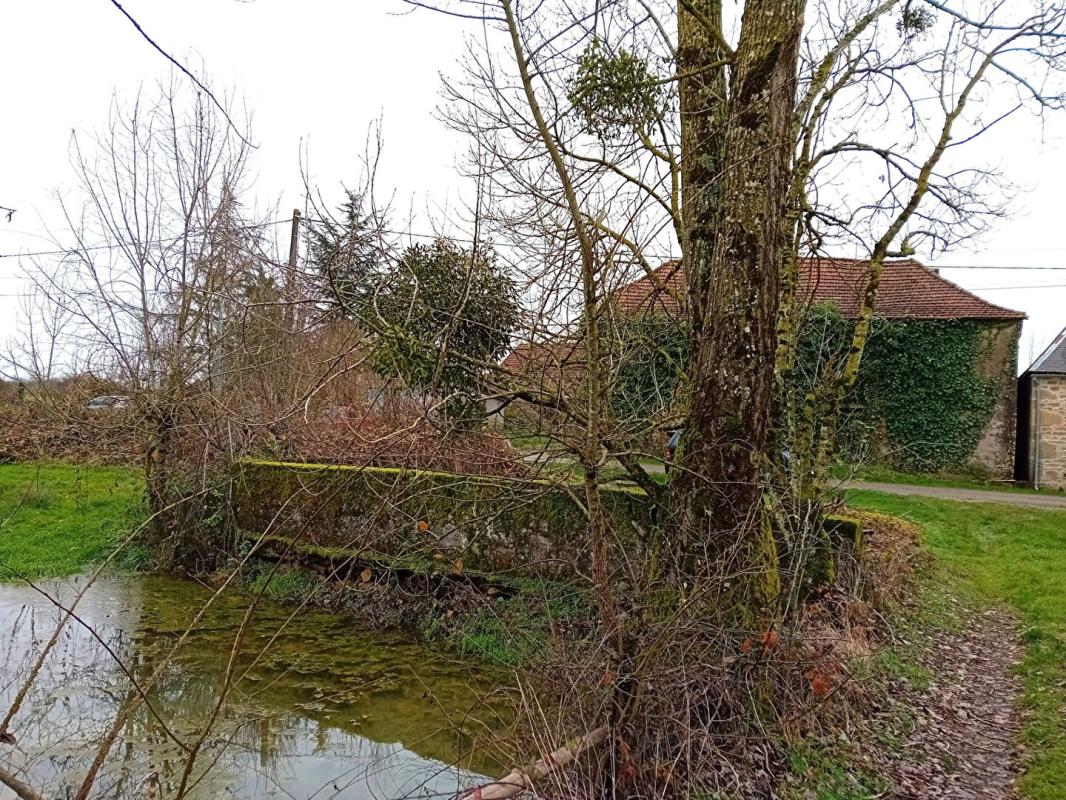 BEAUREGARD Corps de ferme 280 m2 maison et granges 16