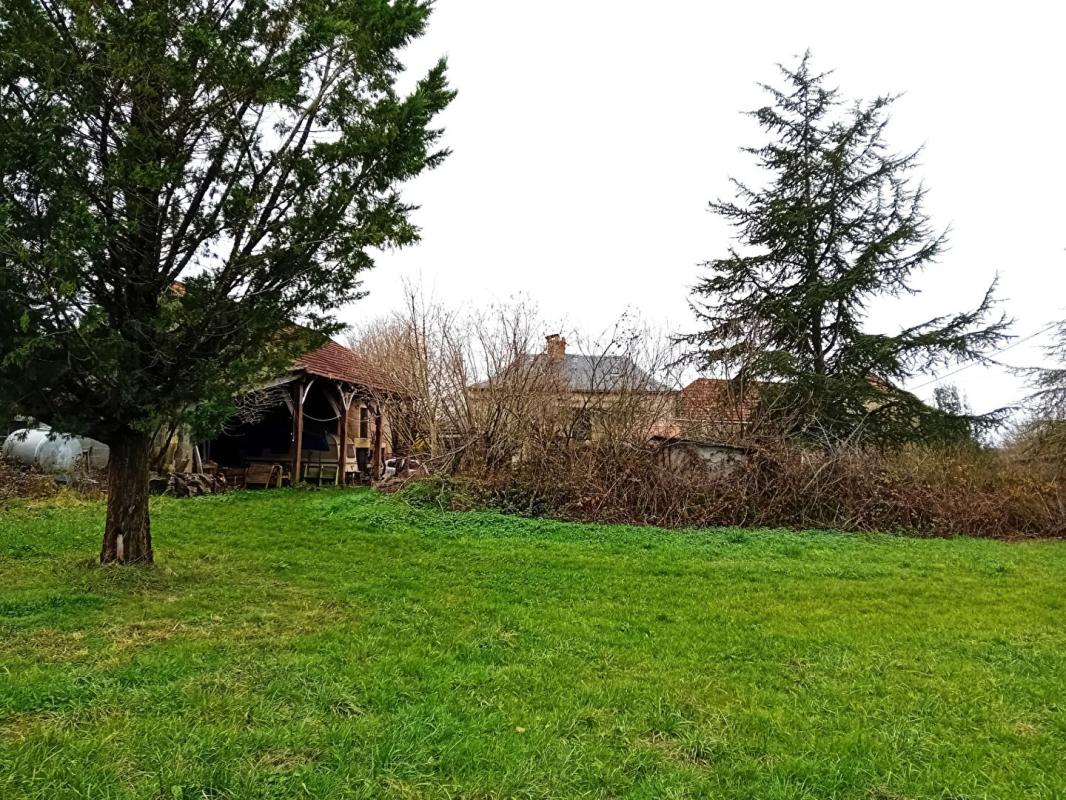 BEAUREGARD Corps de ferme 280 m2 maison et granges 17