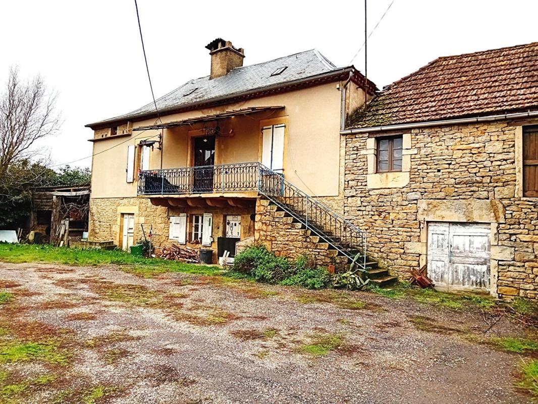 BEAUREGARD Corps de ferme 280 m2 maison et granges 18