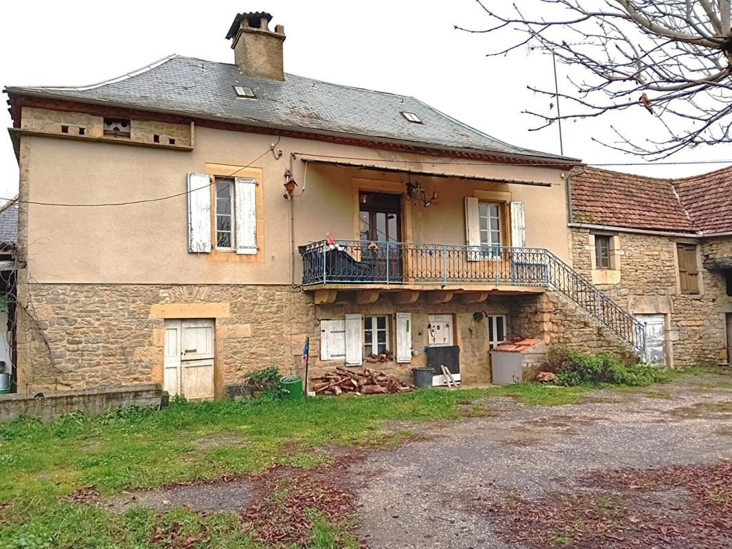 BEAUREGARD Corps de ferme 280 m2 maison et granges 2