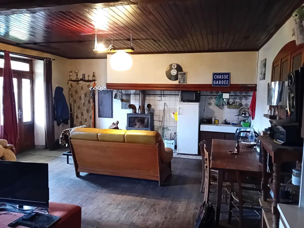 BEAUREGARD Corps de ferme 280 m2 maison et granges 4