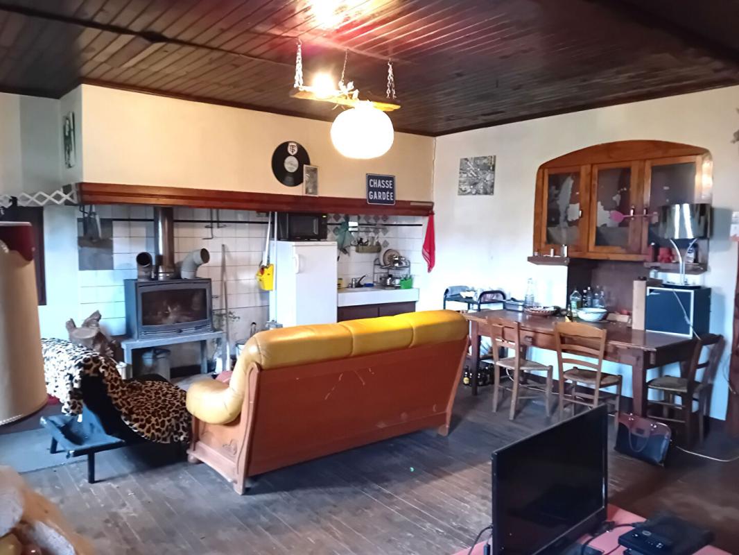 BEAUREGARD Corps de ferme 280 m2 maison et granges 5