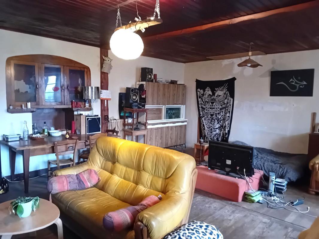 BEAUREGARD Corps de ferme 280 m2 maison et granges 6