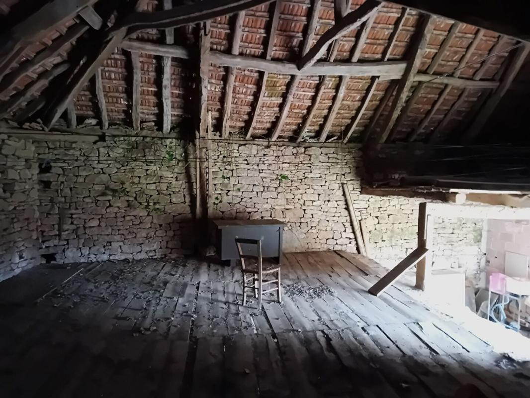 BEAUREGARD Corps de ferme 280 m2 maison et granges 7