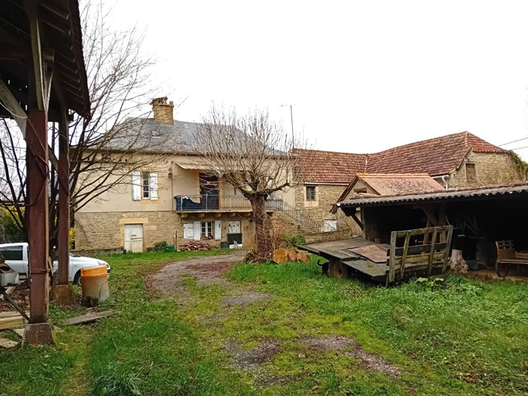 BEAUREGARD Corps de ferme 280 m2 maison et granges 9