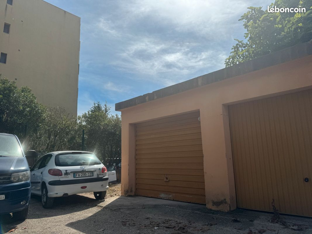 AVIGNON Parking / box Avignon 16 m2 4