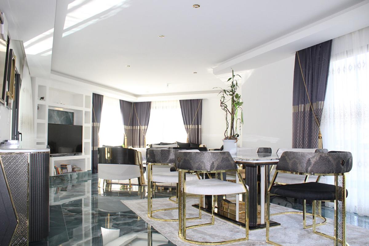 PLOUFRAGAN Côtes d'Armor 22440 Ploufragan. Villa d'exception, 5 chambres dont 1 suite parentale au Rdc. Terrasse surélevée, Garage 12