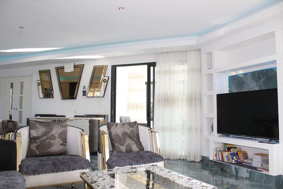 PLOUFRAGAN Côtes d'Armor 22440 Ploufragan. Villa d'exception, 5 chambres dont 1 suite parentale au Rdc. Terrasse surélevée, Garage 15