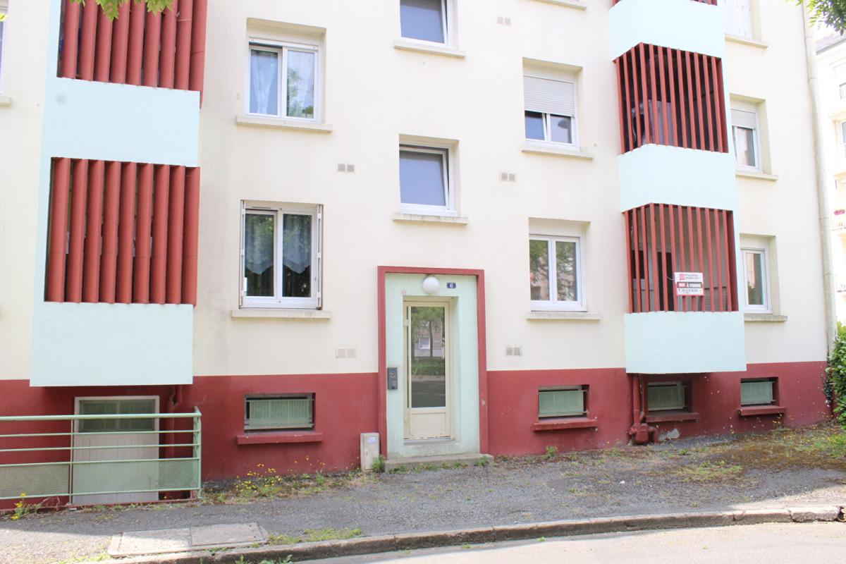 SAINT-BRIEUC Exclusivité! Côtes d'Armor 22000 Saint-Brieuc. Appartement 3 chambres refait en 2018/2019 avec cave 17