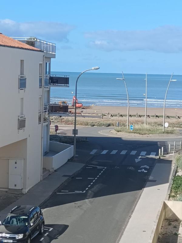 SAINT-HILAIRE-DE-RIEZ Petit appartement 2 pièces Saint Hilaire De Riez - 21.37 m2 - 98900 TTC 1