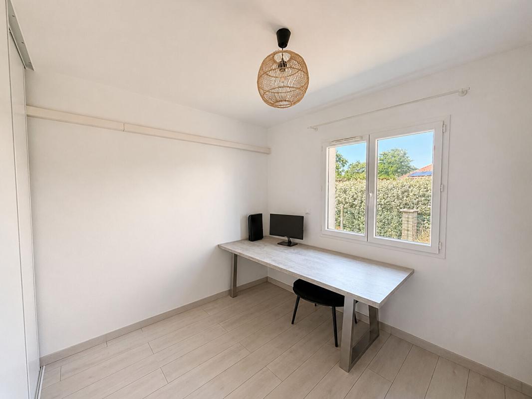 SALLES Maison Salles 5 pièces 100 m² -3 chambres et un bureau + garage 15
