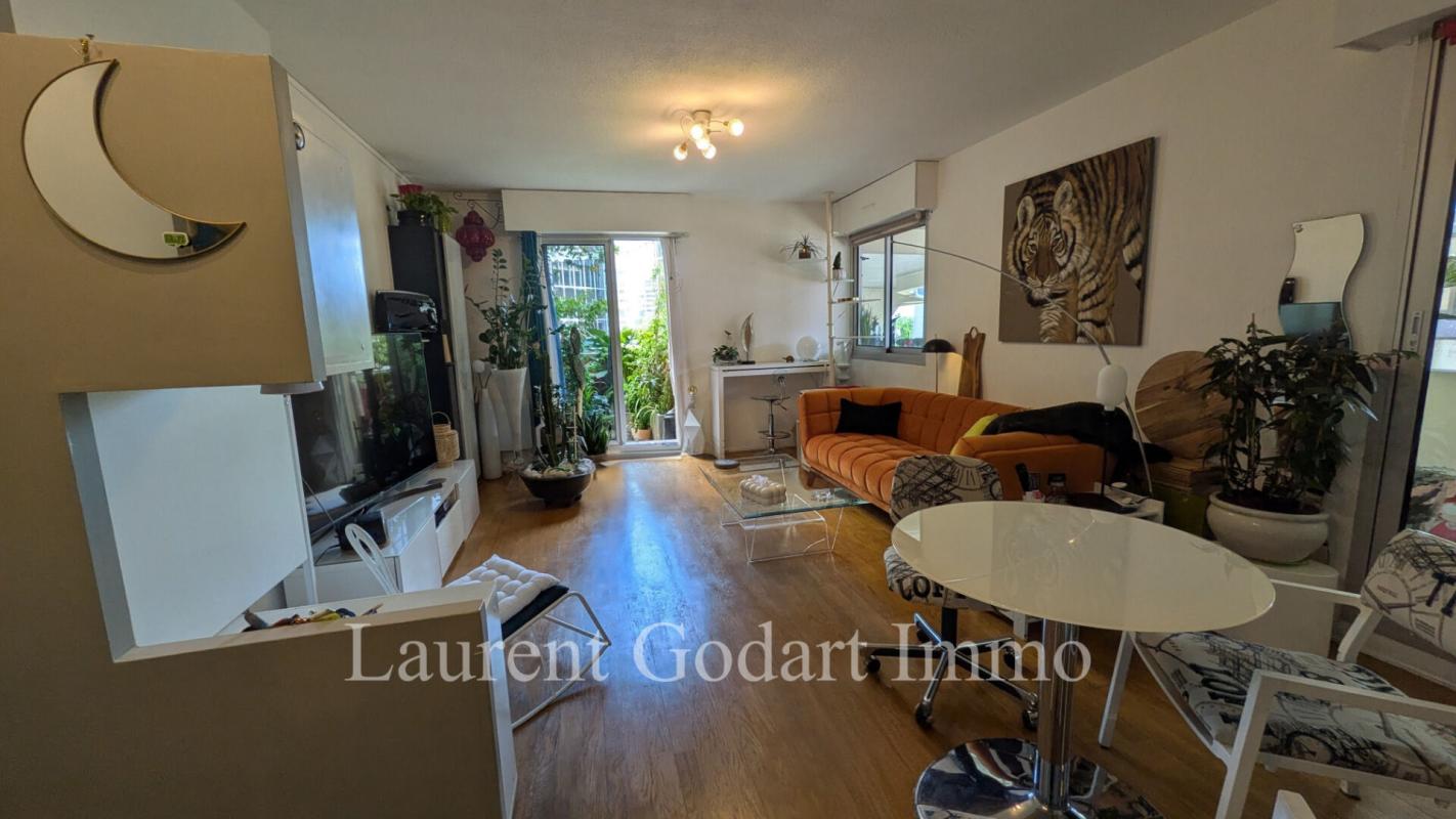 BORDEAUX Appartement 2 pièces 48 m2 avec cellier et Parking 1