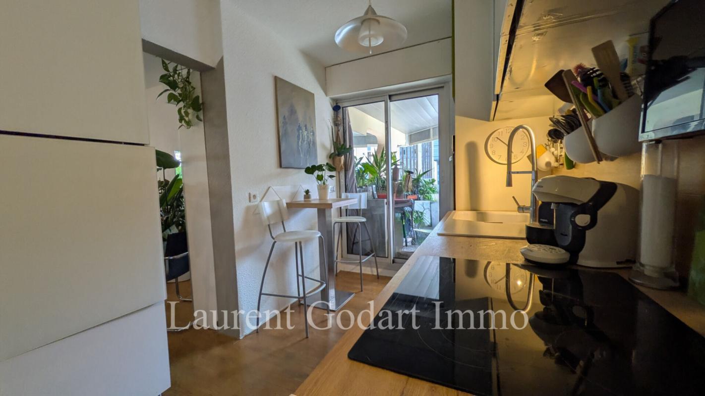 BORDEAUX Appartement 2 pièces 48 m2 avec cellier et Parking 2