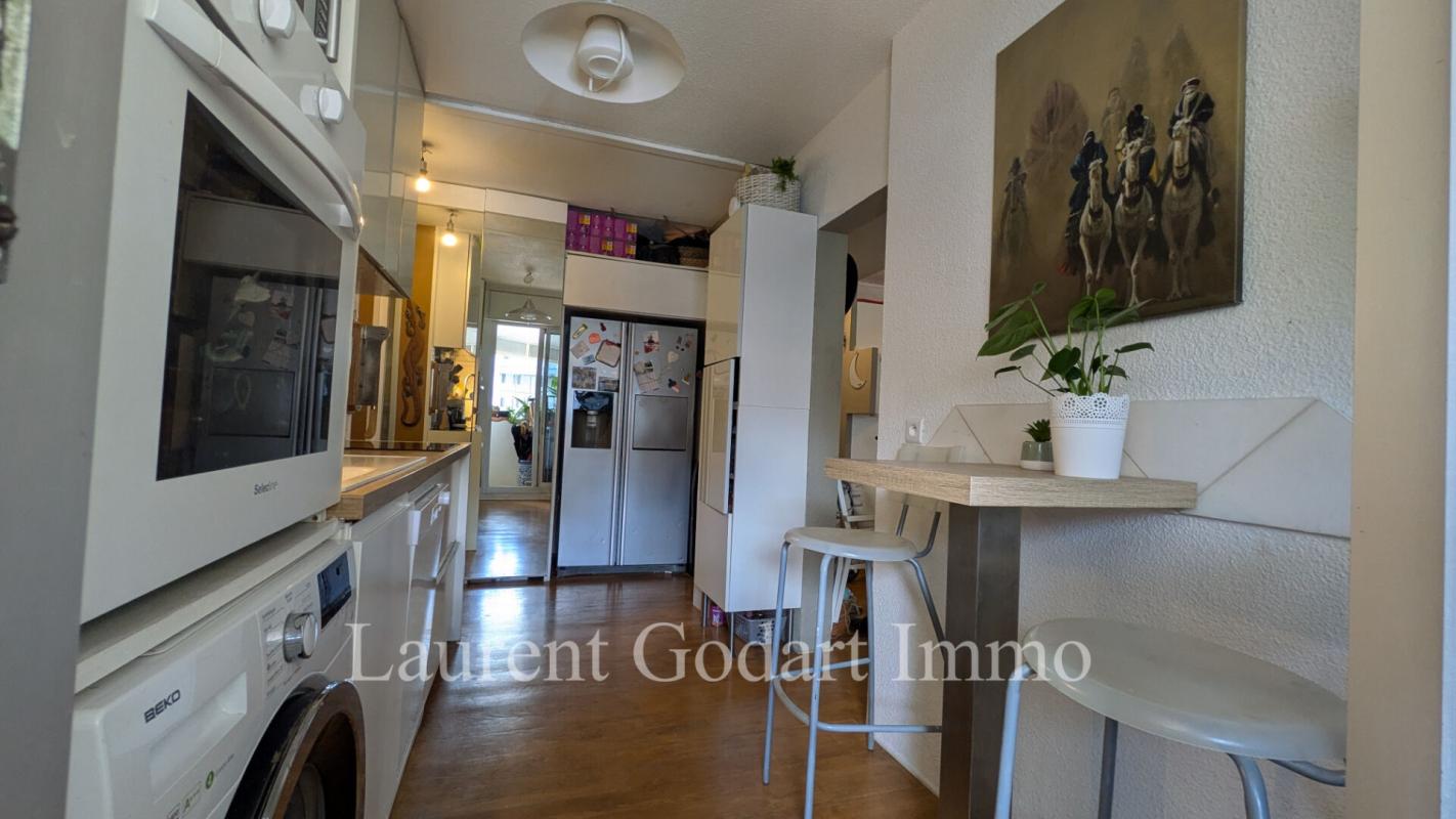 BORDEAUX Appartement 2 pièces 48 m2 avec cellier et Parking 3