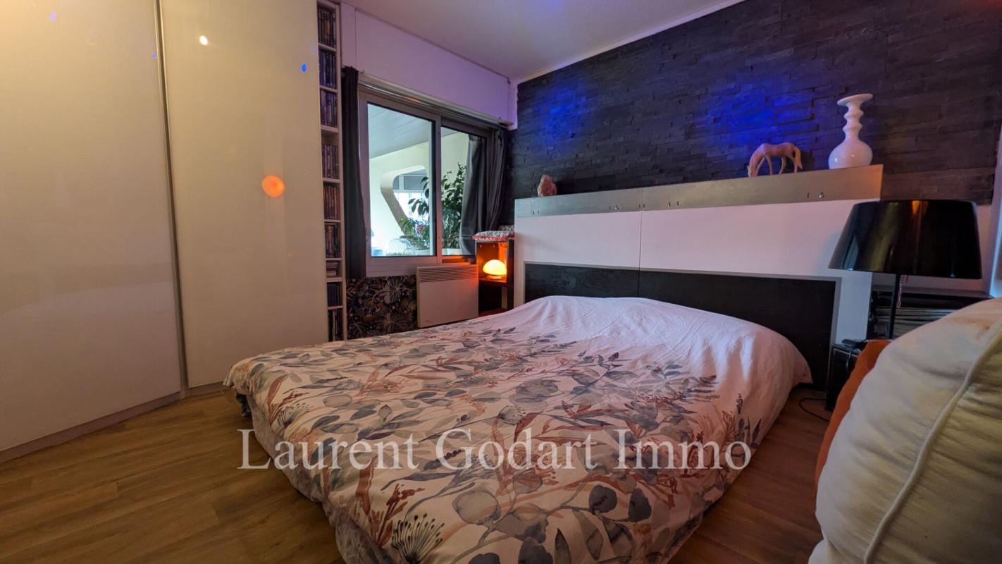 BORDEAUX Appartement 2 pièces 48 m2 avec cellier et Parking 4