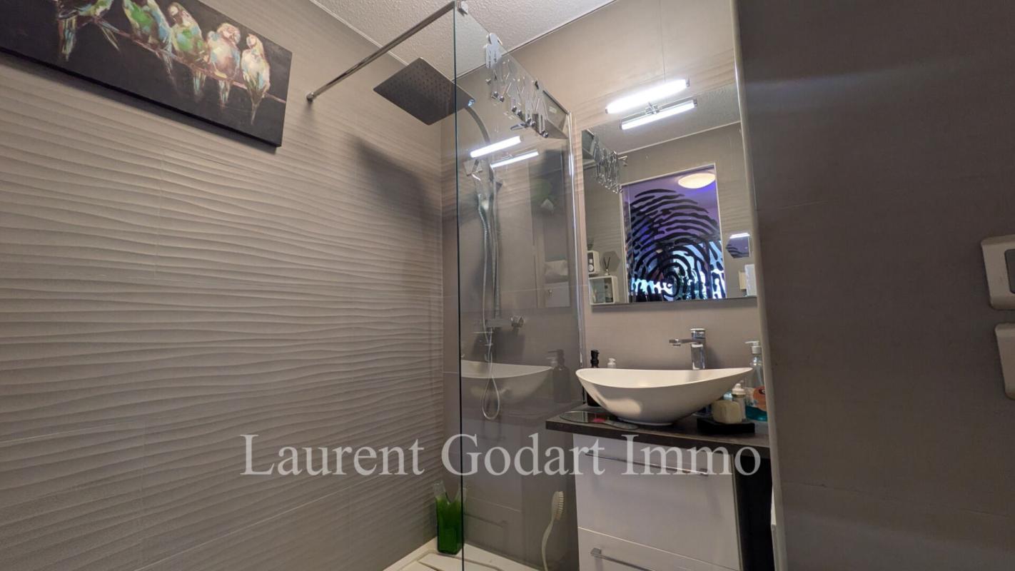 BORDEAUX Appartement 2 pièces 48 m2 avec cellier et Parking 5