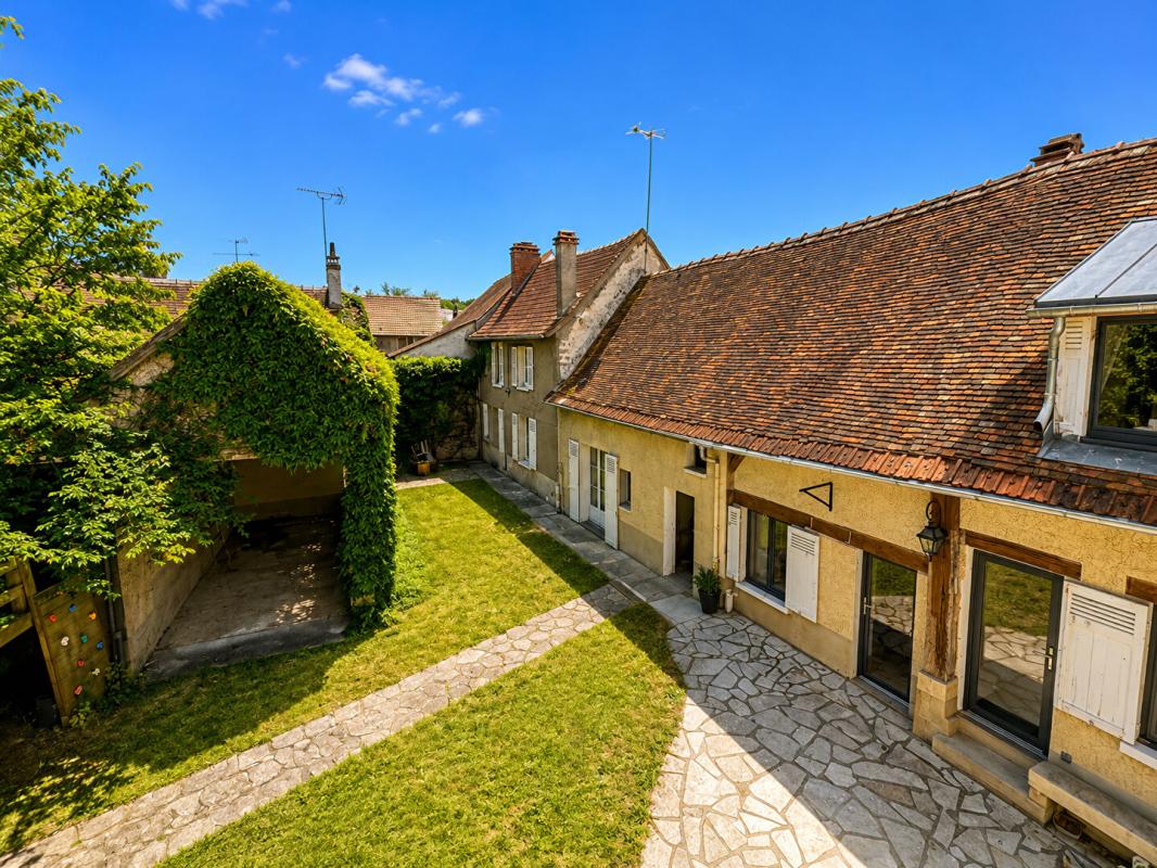 MOISSON PROPRIÉTÉ DE CARACTÈRE - 170 m² HABITABLES, 5 CHAMBRES ET DÉPENDANCES À FORT POTENTIEL 16
