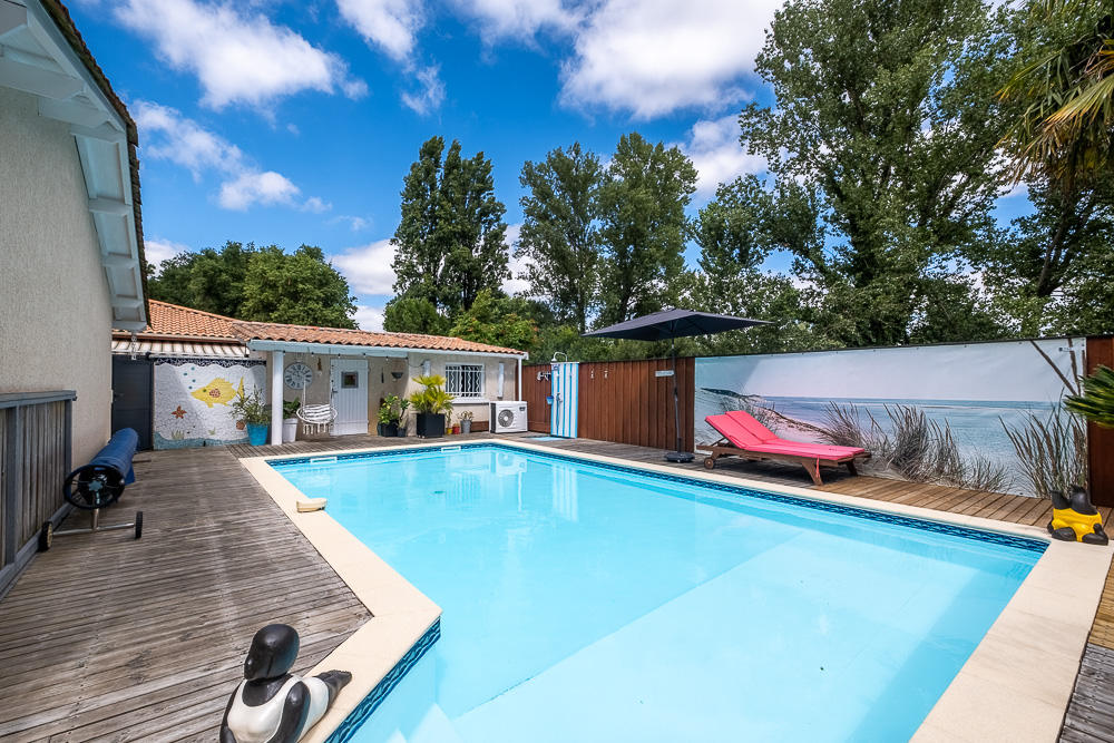 MERIGNAC SUPERBE MAISON FAMILIALE DE 140 M2 AU CALME QUATRE CHAMBRES JARDIN ET GRANDE PISCINE 15
