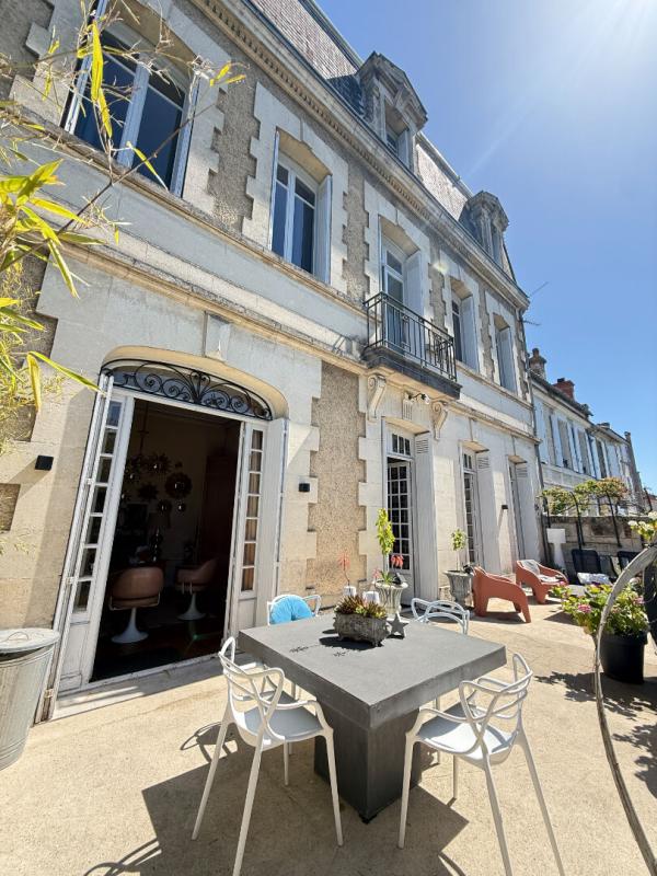 ANGOULEME Demeure de prestige Angouleme 10 pièce(s) 280 m2 1