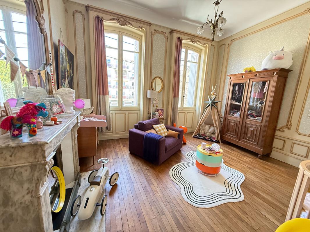 ANGOULEME Demeure de prestige Angouleme 10 pièce(s) 280 m2 12