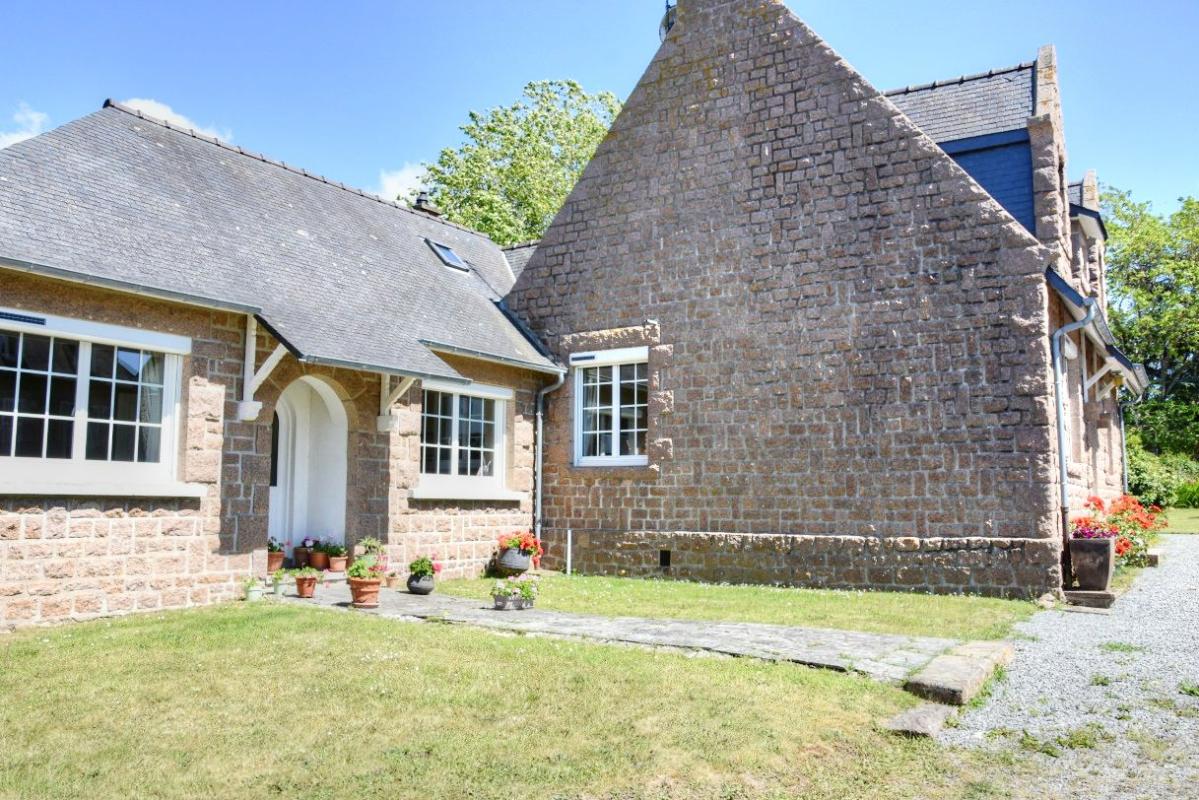 LA ROCHE-DERRIEN Maison avec partie indépendante à La Roche Jaudy 213 m2 sur 2 000 m2 de terrain 15