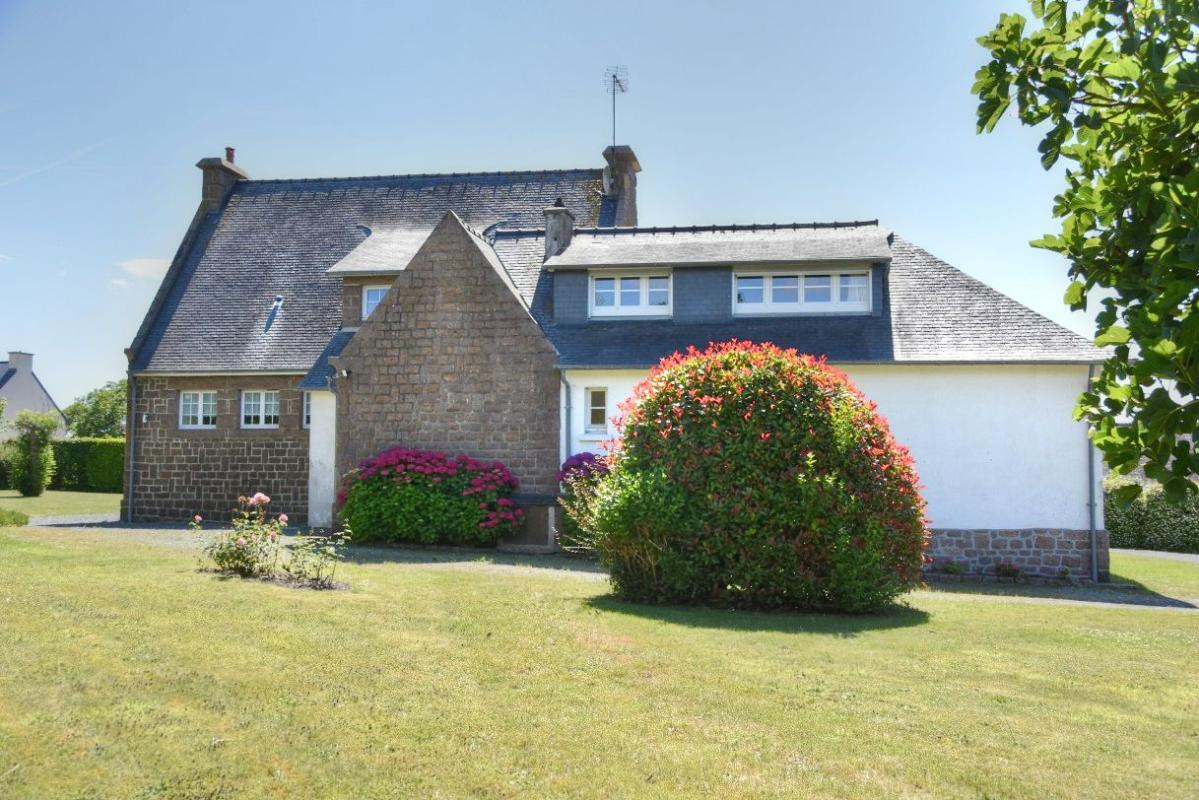 LA ROCHE-DERRIEN Maison avec partie indépendante à La Roche Jaudy 213 m2 sur 2 000 m2 de terrain 16