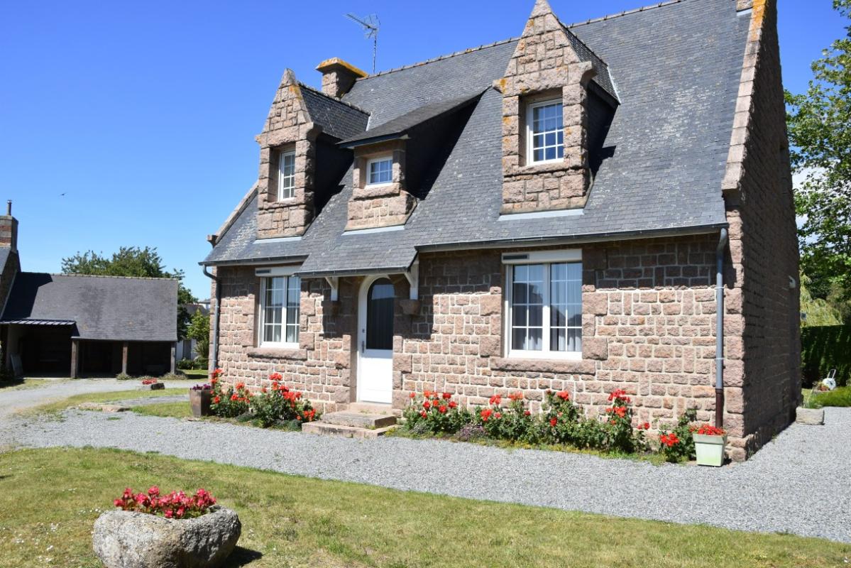 LA ROCHE-DERRIEN Maison avec partie indépendante à La Roche Jaudy 213 m2 sur 2 000 m2 de terrain 18