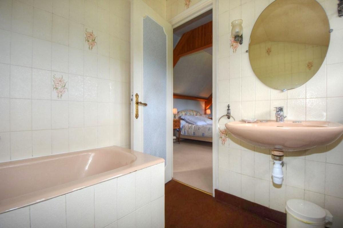 LA ROCHE-DERRIEN Maison avec partie indépendante à La Roche Jaudy 213 m2 sur 2 000 m2 de terrain 9