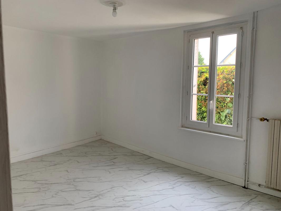 SAINT-SULPICE-SUR-RISLE MAISON AVEC JARDIN PROCHE DE TOUTES COMMODITES 3