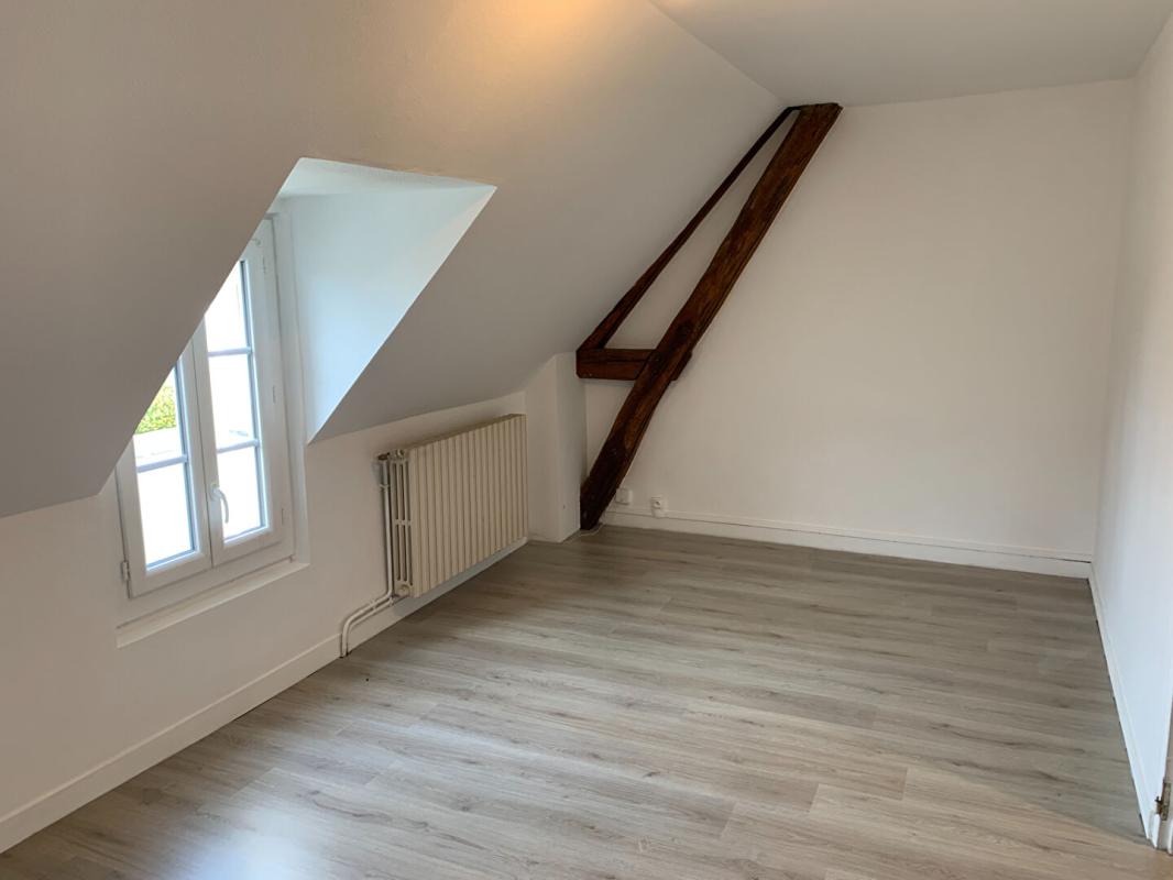 SAINT-SULPICE-SUR-RISLE MAISON AVEC JARDIN PROCHE DE TOUTES COMMODITES 4