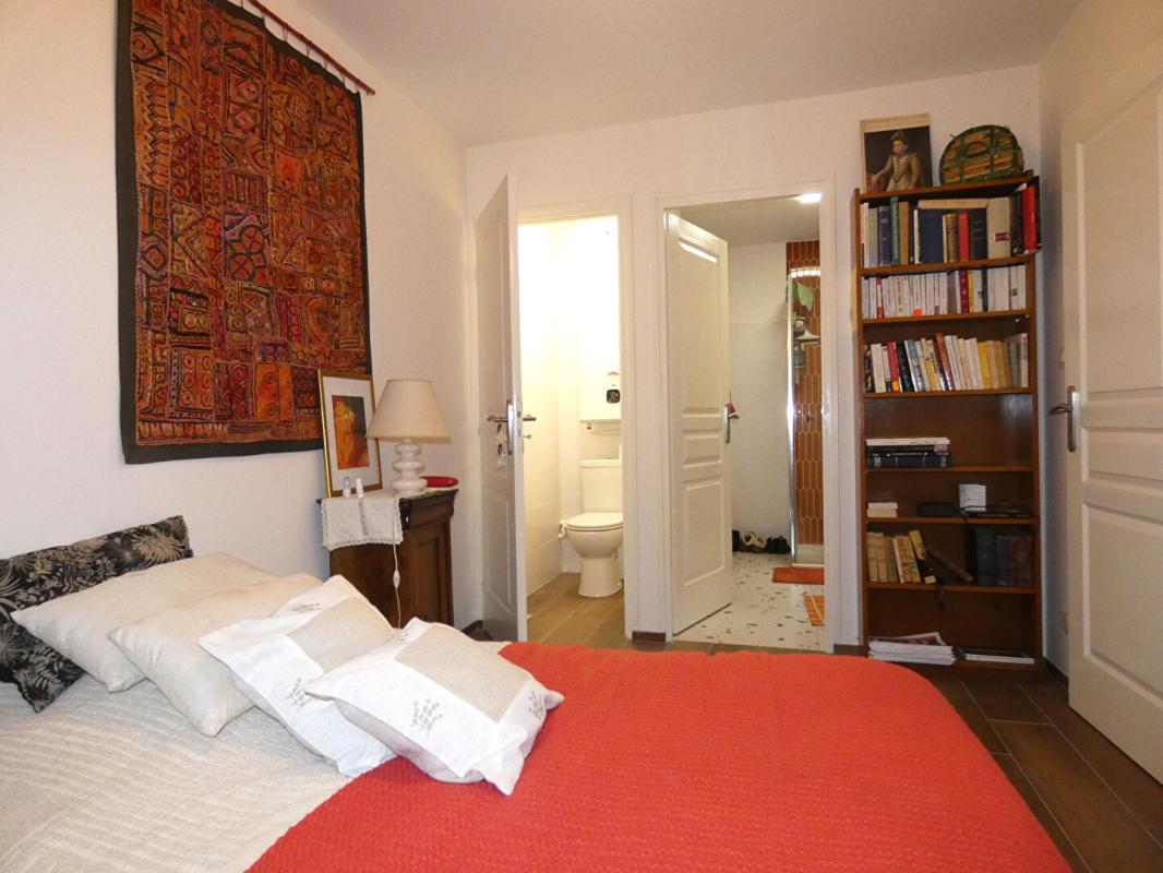 CHERVEIX-CUBAS Maison 120 m2 / 4 chambres / grange / terrain 800m² 12