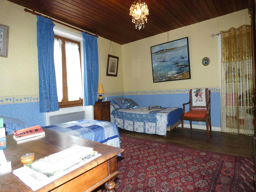 CHERVEIX-CUBAS Maison 120 m2 / 4 chambres / grange / terrain 800m² 13