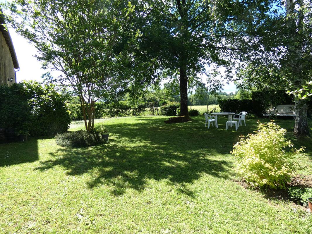 CHERVEIX-CUBAS Maison 120 m2 / 4 chambres / grange / terrain 800m² 3
