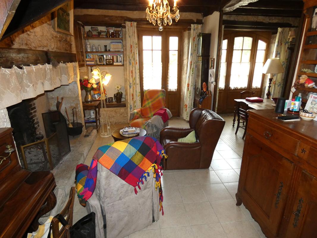 CHERVEIX-CUBAS Maison 120 m2 / 4 chambres / grange / terrain 800m² 6