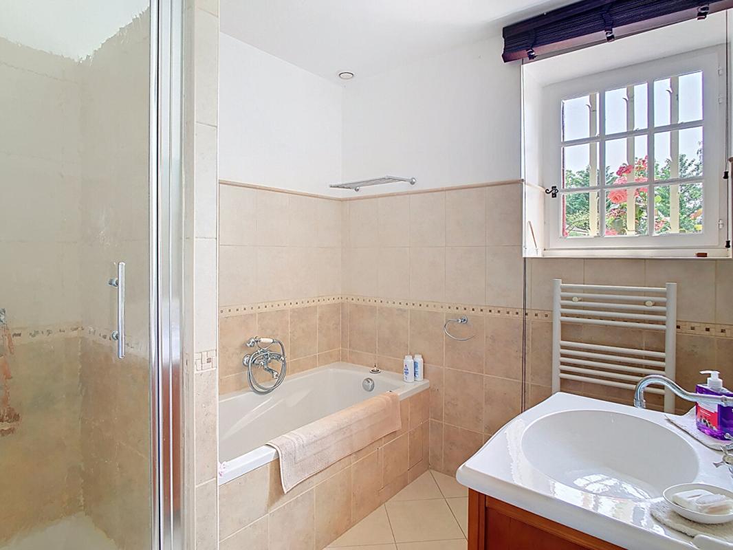 COUX-ET-BIGAROQUE Maison lumineuse avec 4 chambres et piscine 14